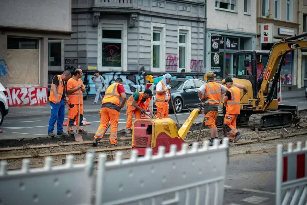 Grävmaskin i arbete – Nordmarks Åkeri